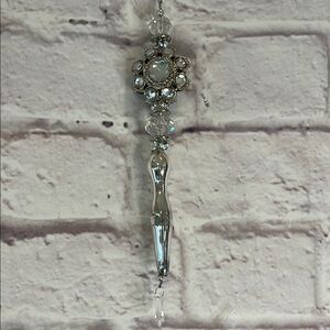 Elegant Silver Pendant Ornament